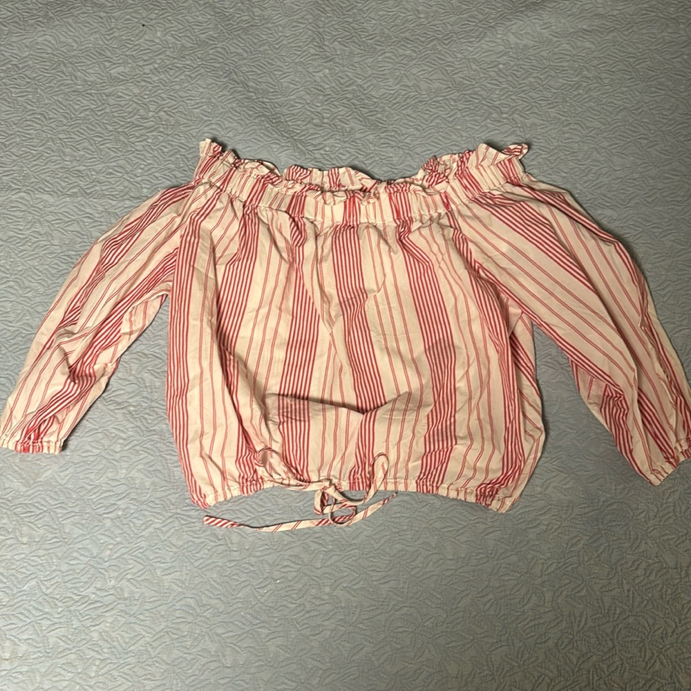 Gap off the shoulder blouse NEW WITHOUT TAGS